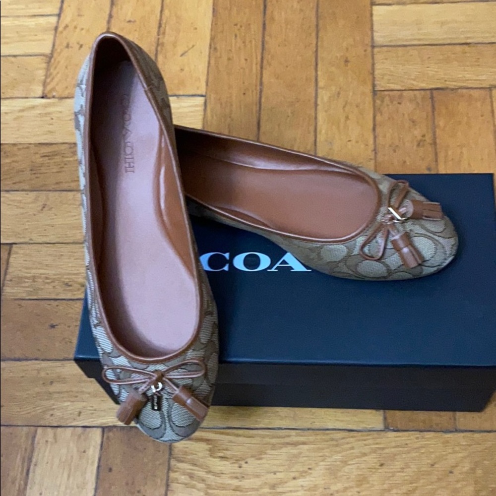 New Coach flats - Picture 4 of 11